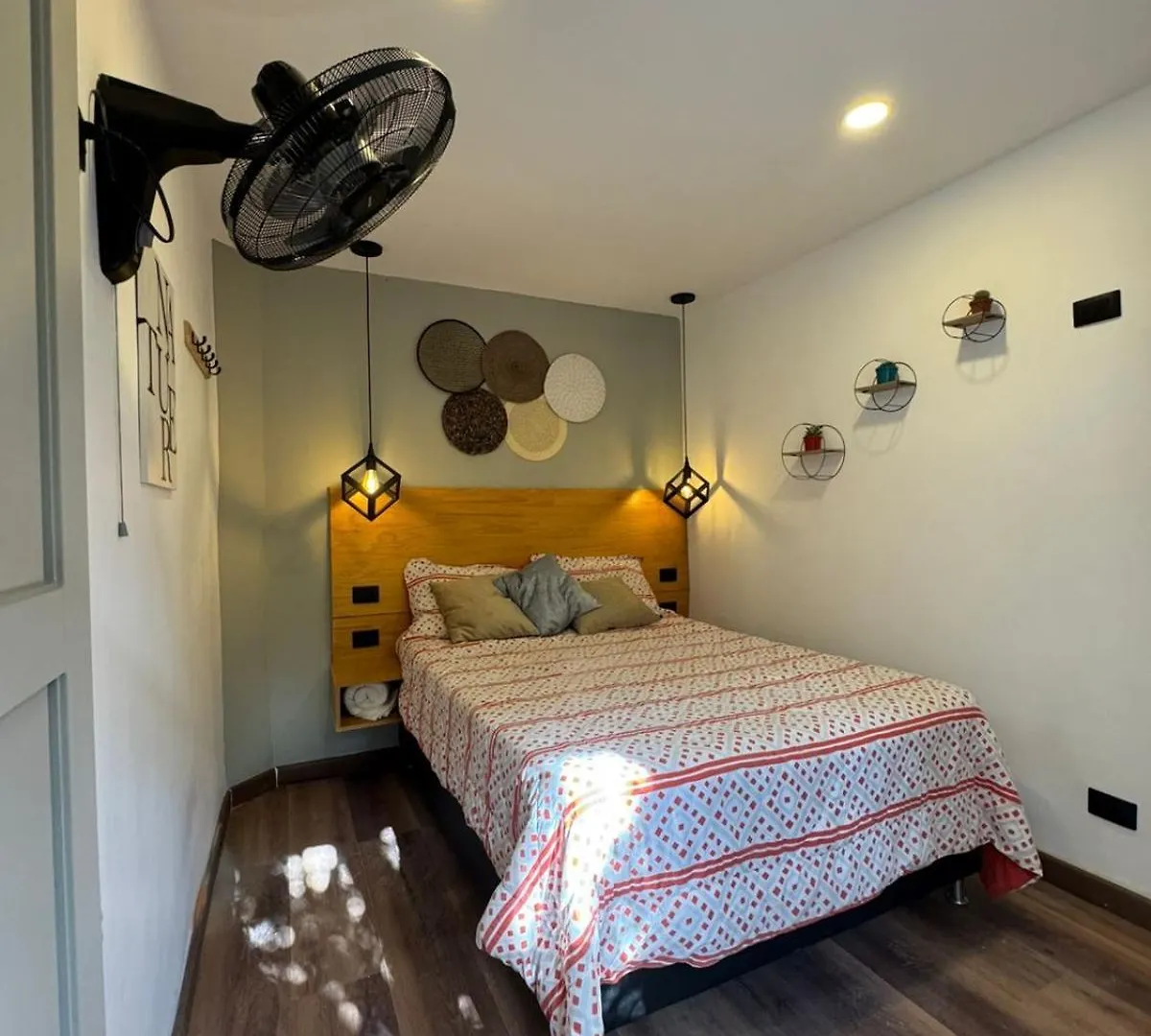 Guest house Hostal Pura Vida La 70 Medellin Colombia